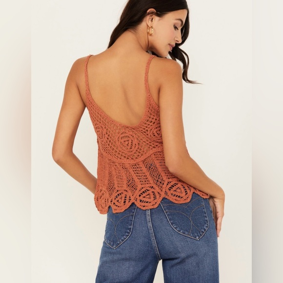 NWT MISS ME WOMEN'S CROCHET
SLEEVELESS TANK SIZES AVAILABLE: SMALL & LARGE - Picture 4 of 9